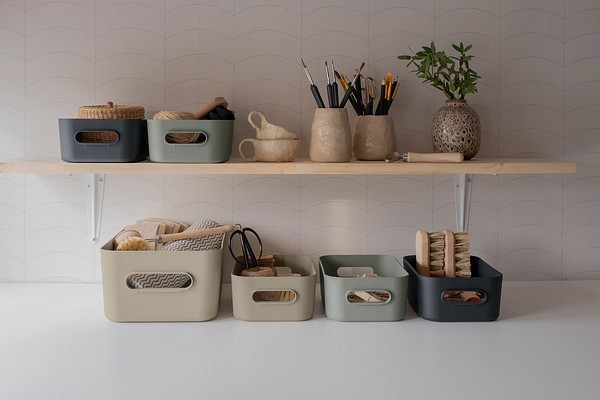 SmartStore Comfort storage containers on a shelf - SmartStore Comfort säilytyslaatikot hyllyllä